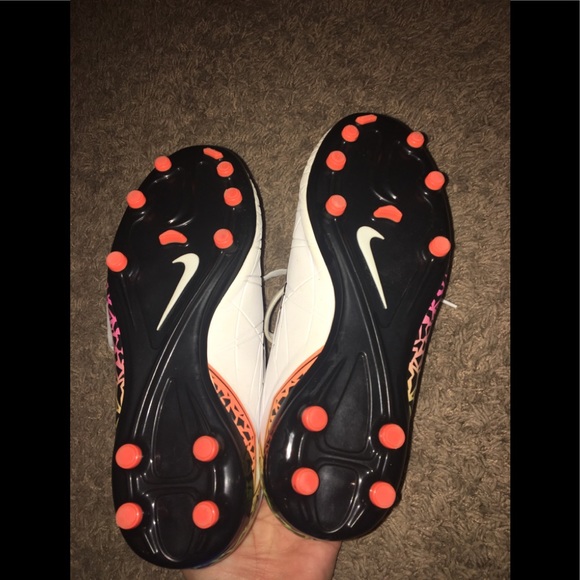 Youth soccer cleats - Picture 2 of 4